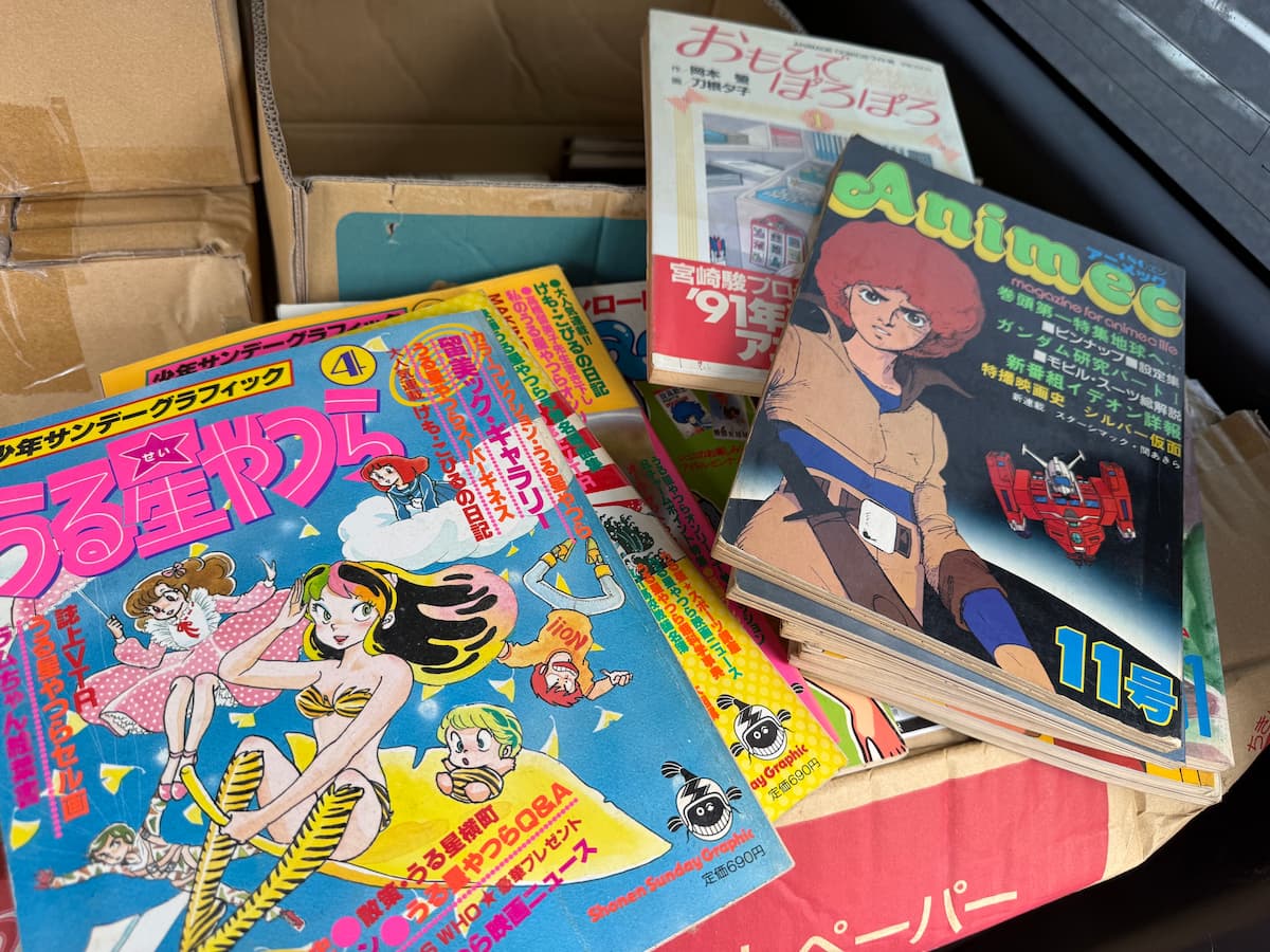 今回入荷した雑誌類のうち、左に「少年サンデーグラフィック うる星やつら 第4号」（小学館・定価690円・ラム表紙）、右上に『おもひでぽろぽろ』アニメージュコミックス（徳間書店・「宮崎駿プロデュース '91年公開アニメ」帯付き）、右下に『Animec』第11号（伝説巨神イデオン表紙・ガンダム特集）。